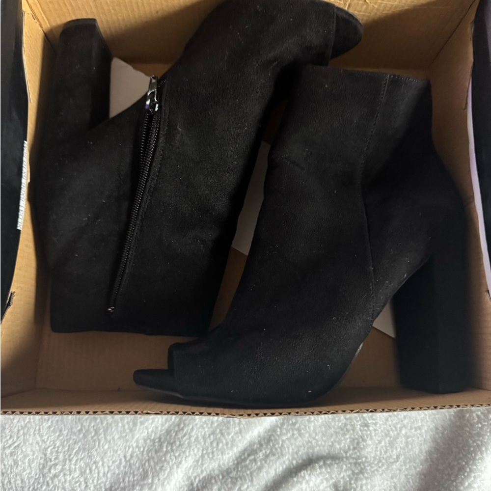 Fashion Nova Black Ankle Boots with Chunky Heel and Side Zipper